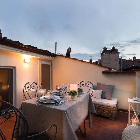 Casa Margherita, Residenze Seicento - Stunning View From Terrace. Apartment Lucca